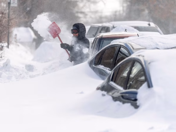 Complete chaos after a breaking record snowstorm in Montreal