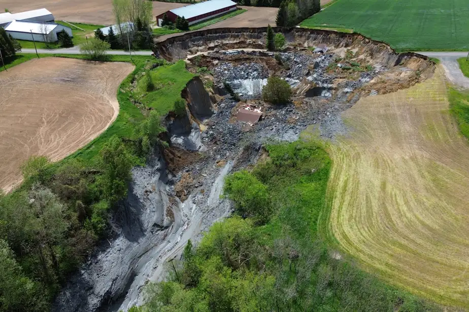 Landslide in Sainte-Monique destroys a home