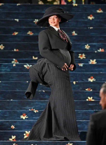 Rihanna Reveals she is Pregnant again