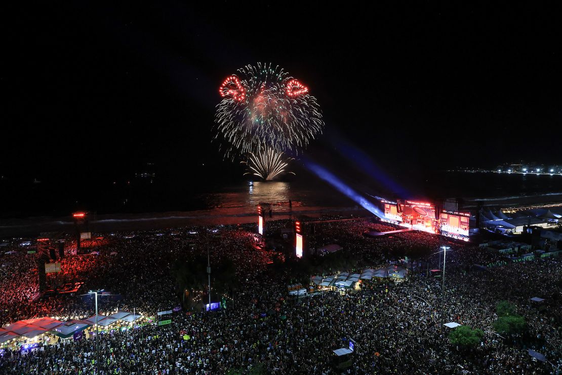 Disaster avoided at Lady Gaga's concert in Rio de Janeiro